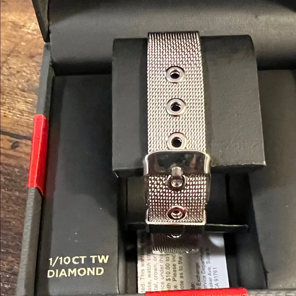 American Exchange Silver Watch with Mesh Strap - Picture 2 of 5